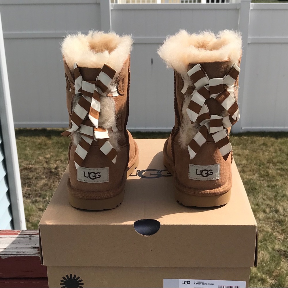 UGG Bailey Bow II Stripe - Picture 4 of 8